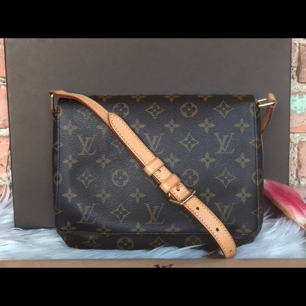 🎁Authentic LV shoulder / cross body bag